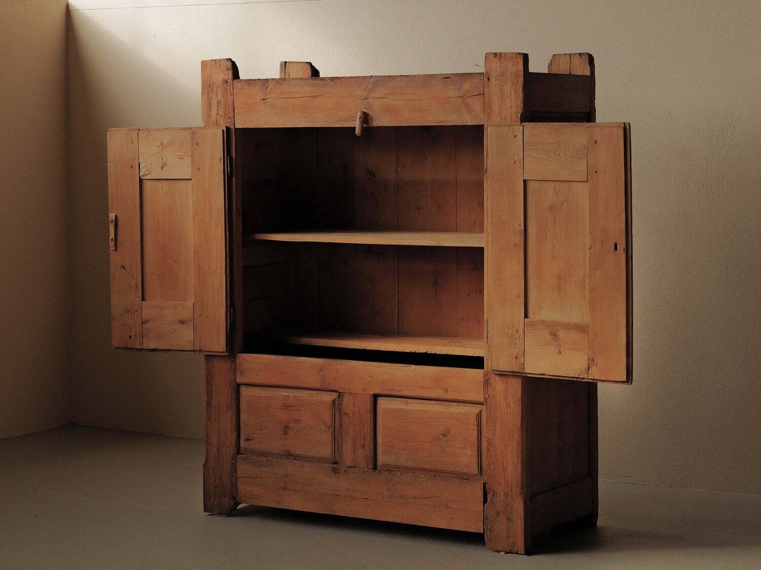 Art-Popular furniture in pine and larch, Lozère, 19th century