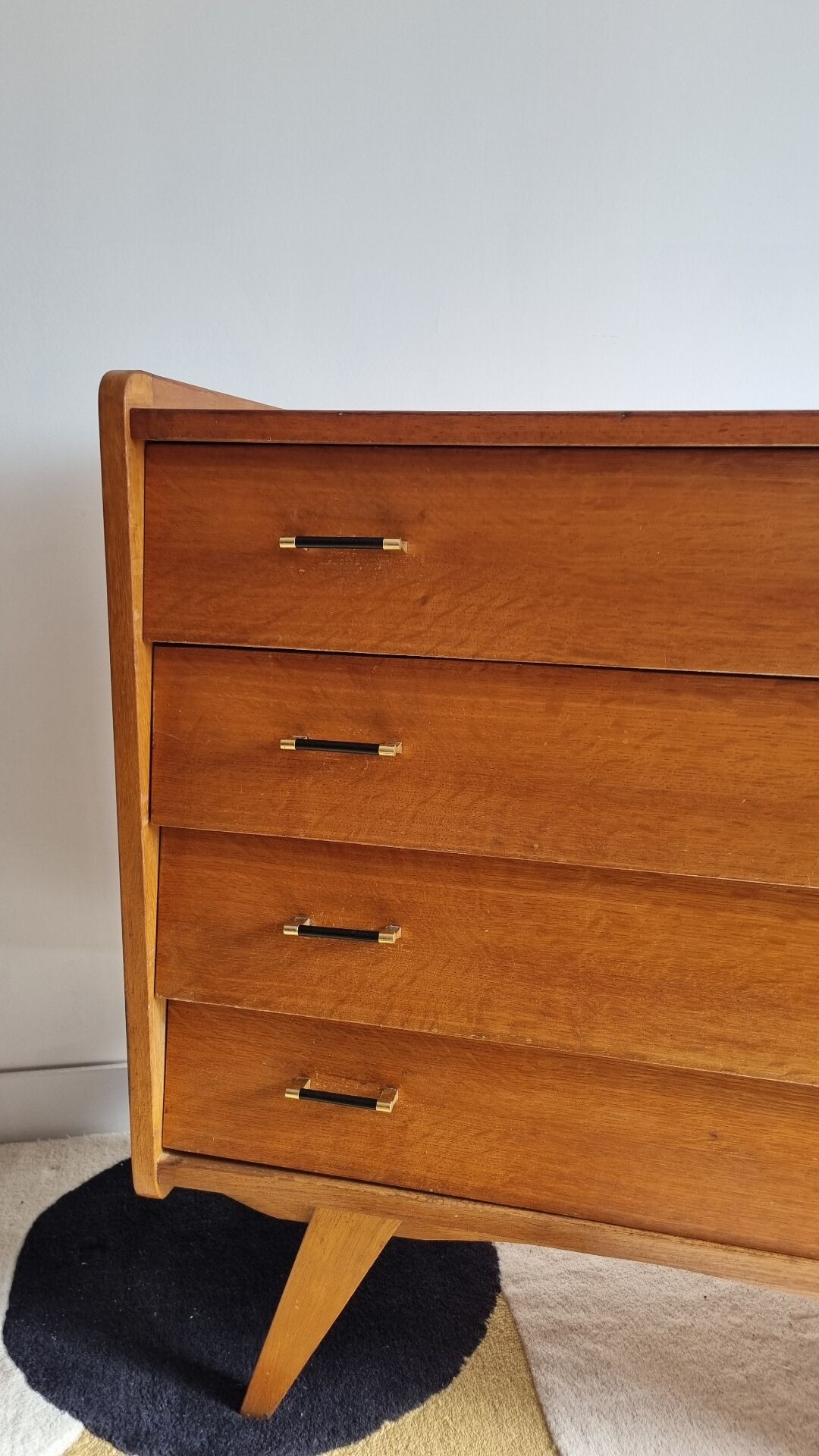 Vintage commode with tapered legs