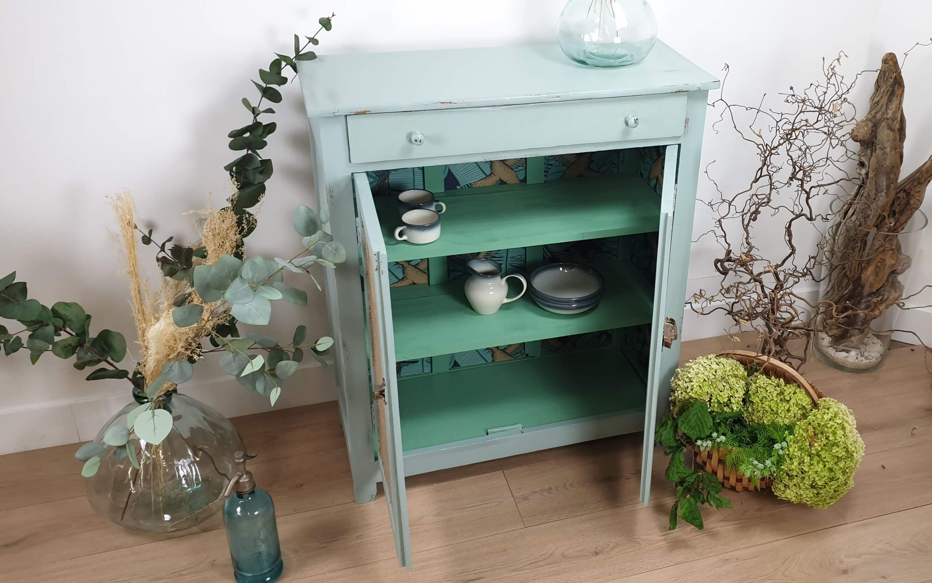 Blue parisian buffet