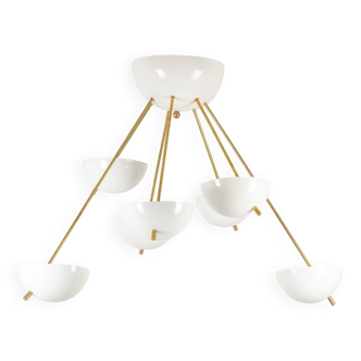 Stilnovo. Chandelier in gilded brass and white lacquered metal. Contemporary.