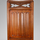 Pair of neo-Gothic chairs in Carved Walnut circa 1890