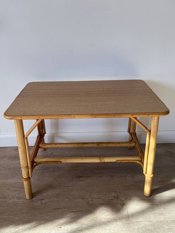 Petite table en rotin