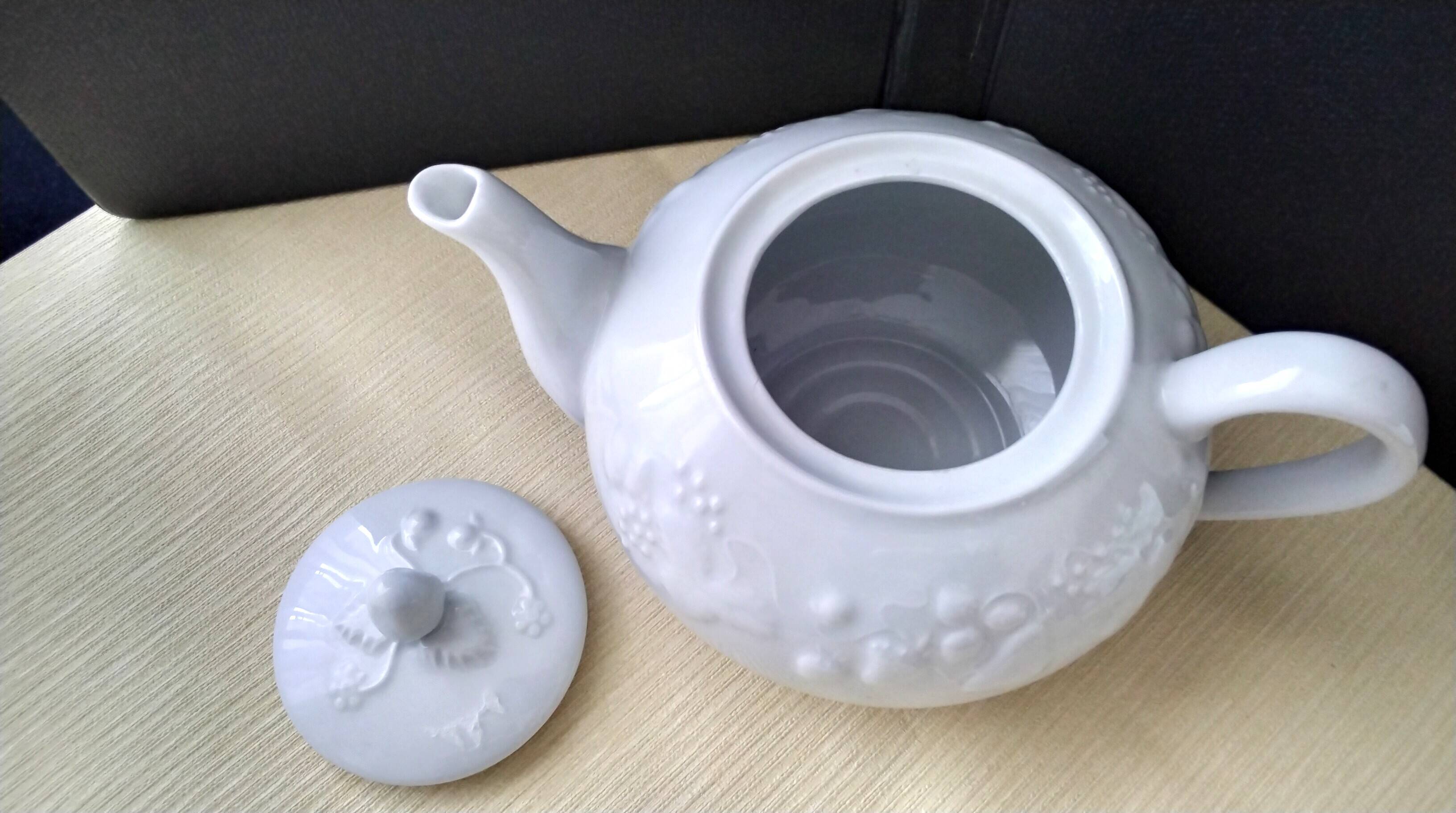 Porcelain teapot Ph. Deshoulières Model California