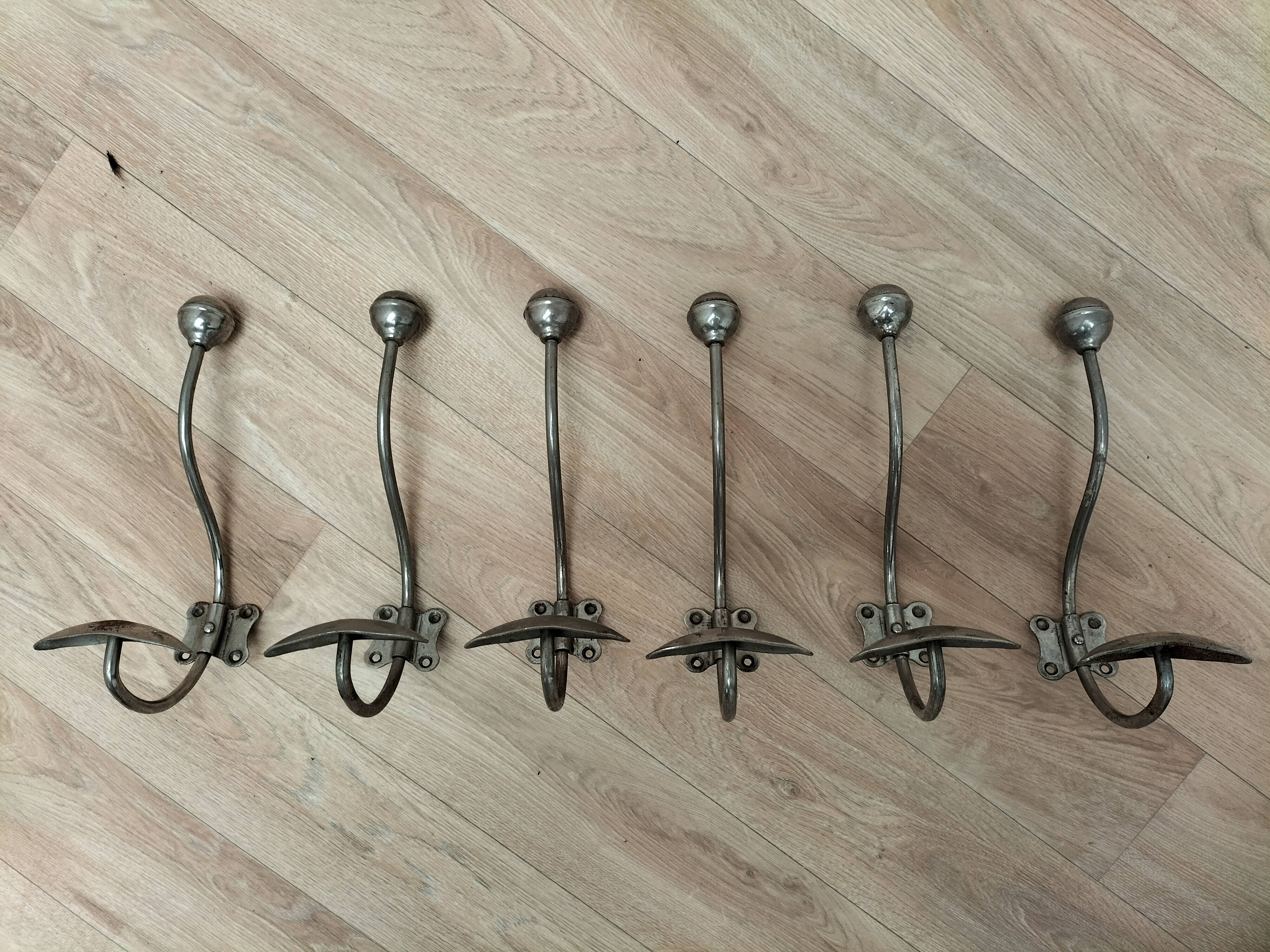 Series of 6 hooks