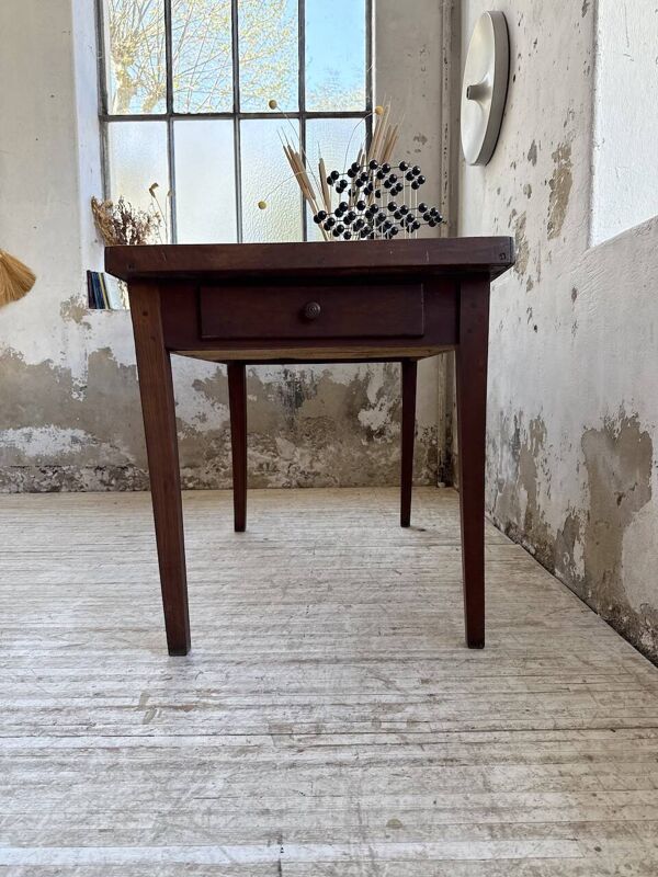 Table de travail, de présentation en noyer