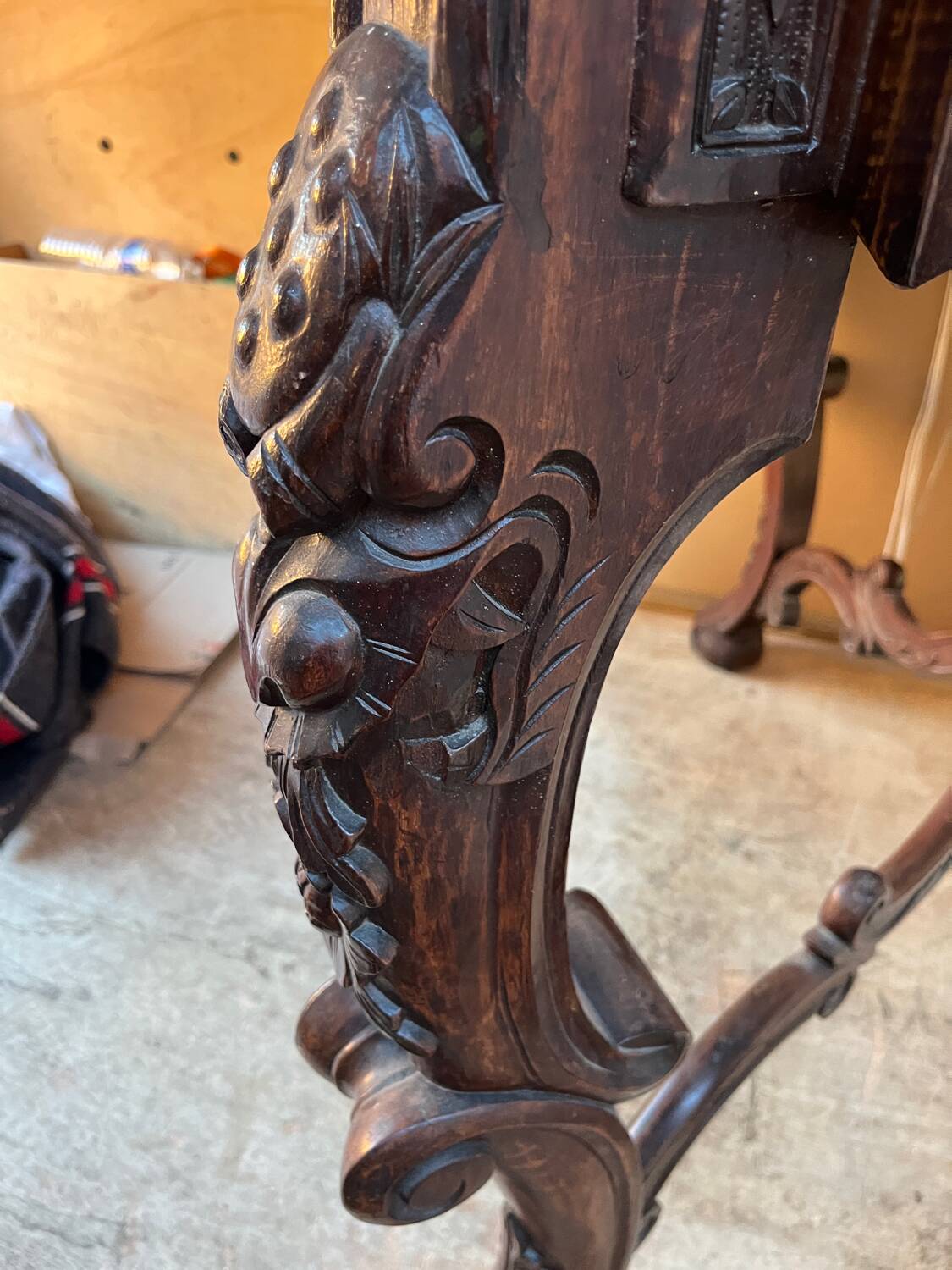 Console in carved solid oak and marble top