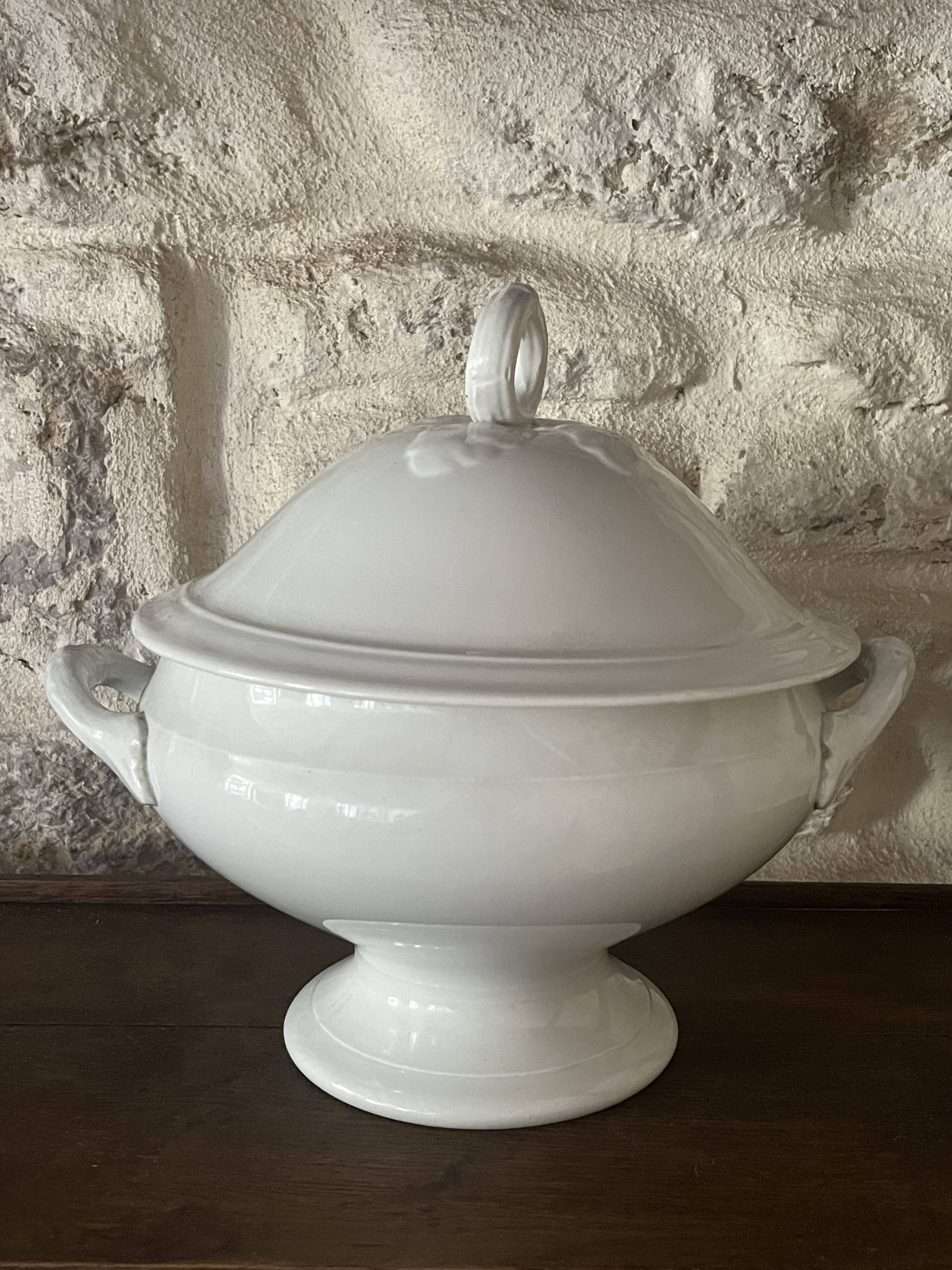 White porcelain soup tureen - Moulin des Loups