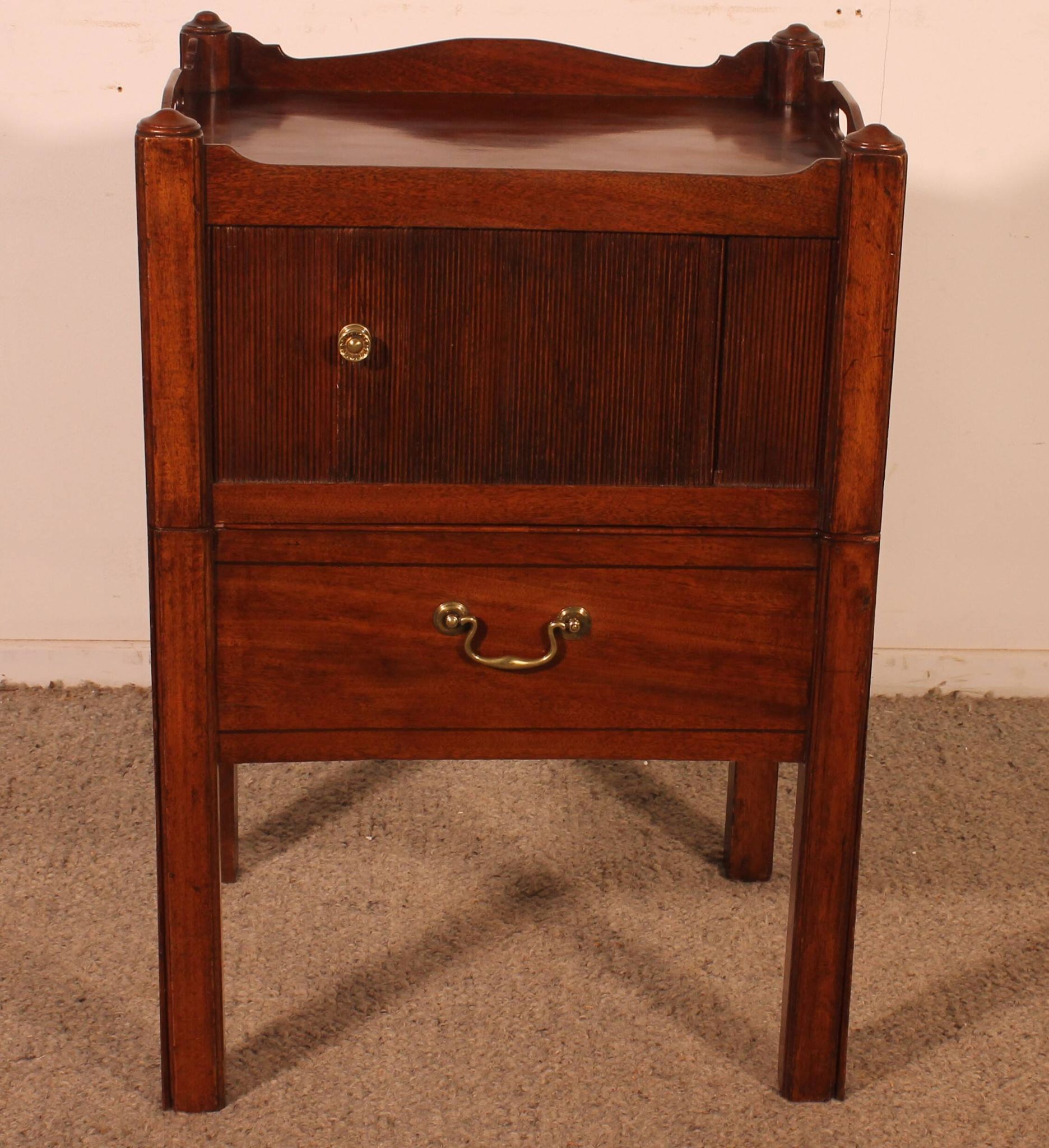 Mahogany curiosity cabinet - 18th century