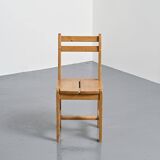 Suite de quatre chaises en pin, travail français, circa 1970