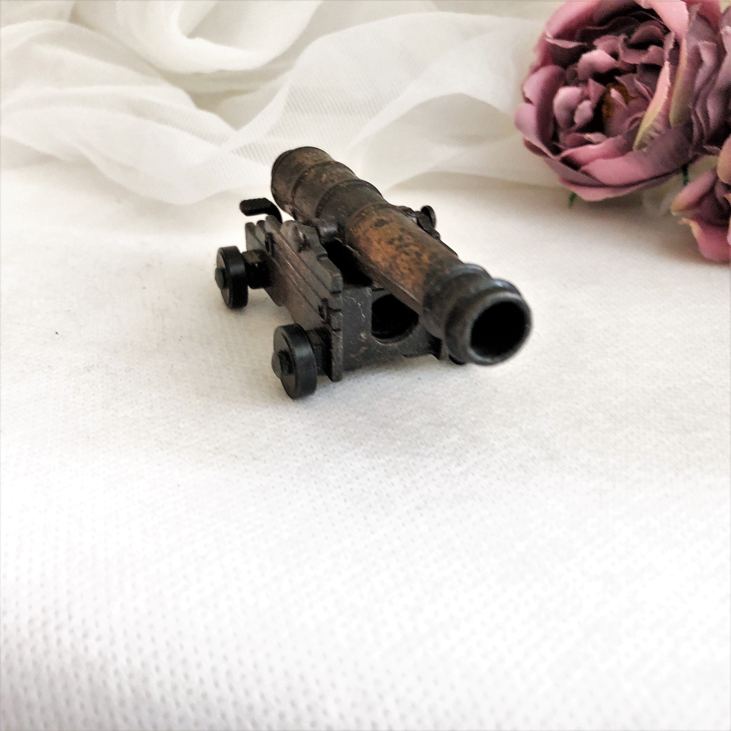 Pencil sharpener Play Me collection vintage naval gun 70s