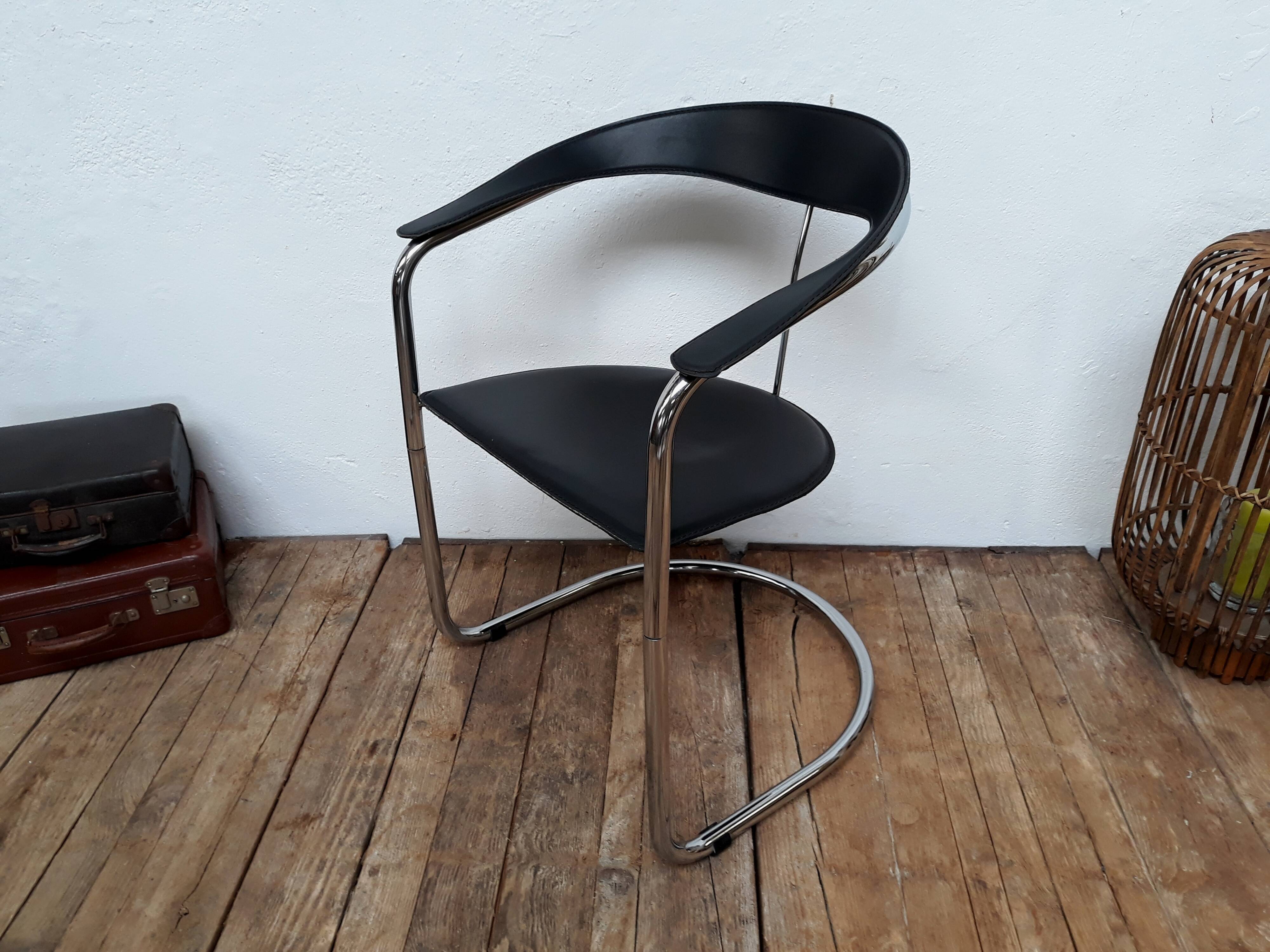 Fauteuil vintage métal chromé et cuir design italien