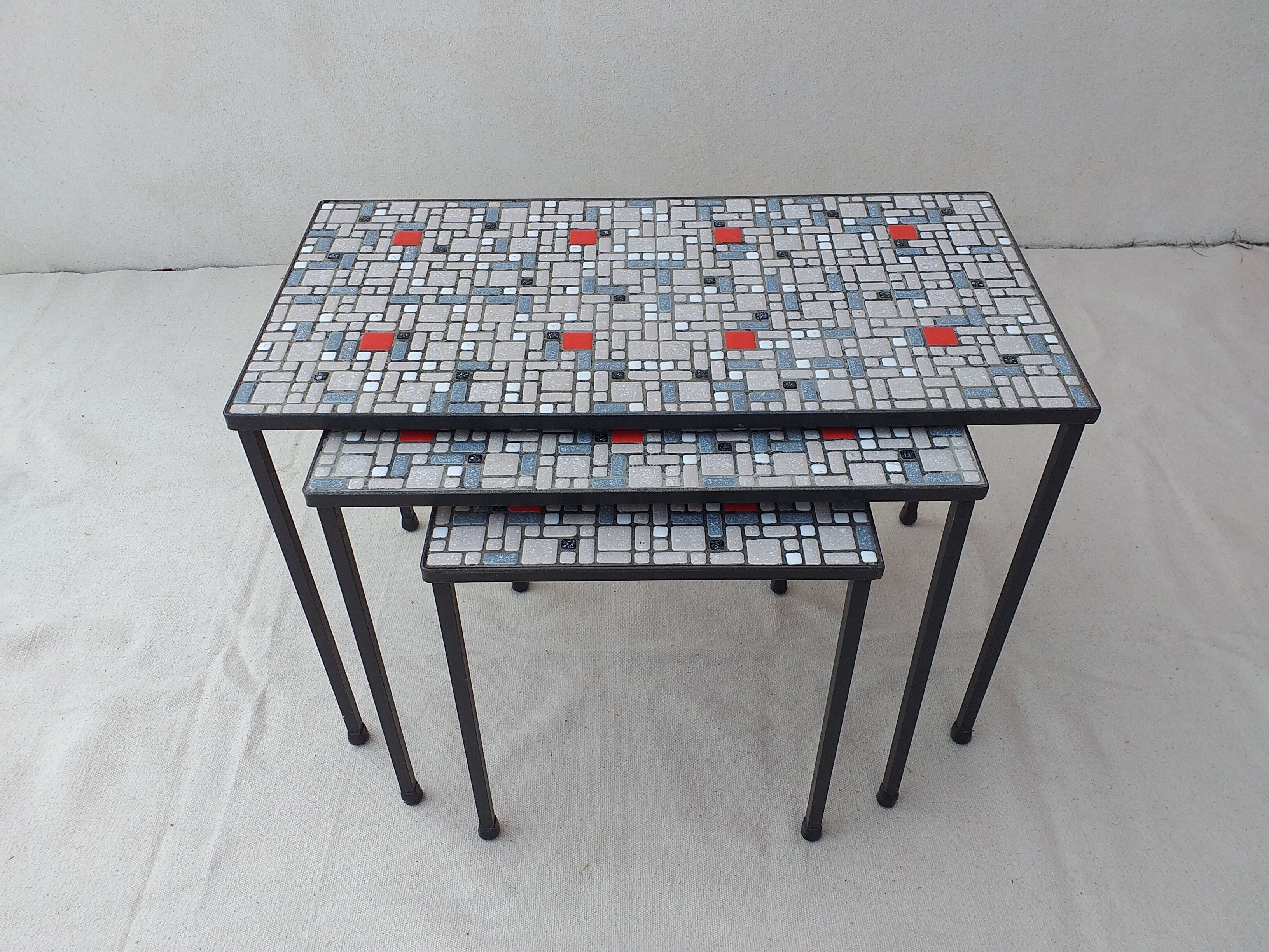 Pull-out tables  modernist ceramic