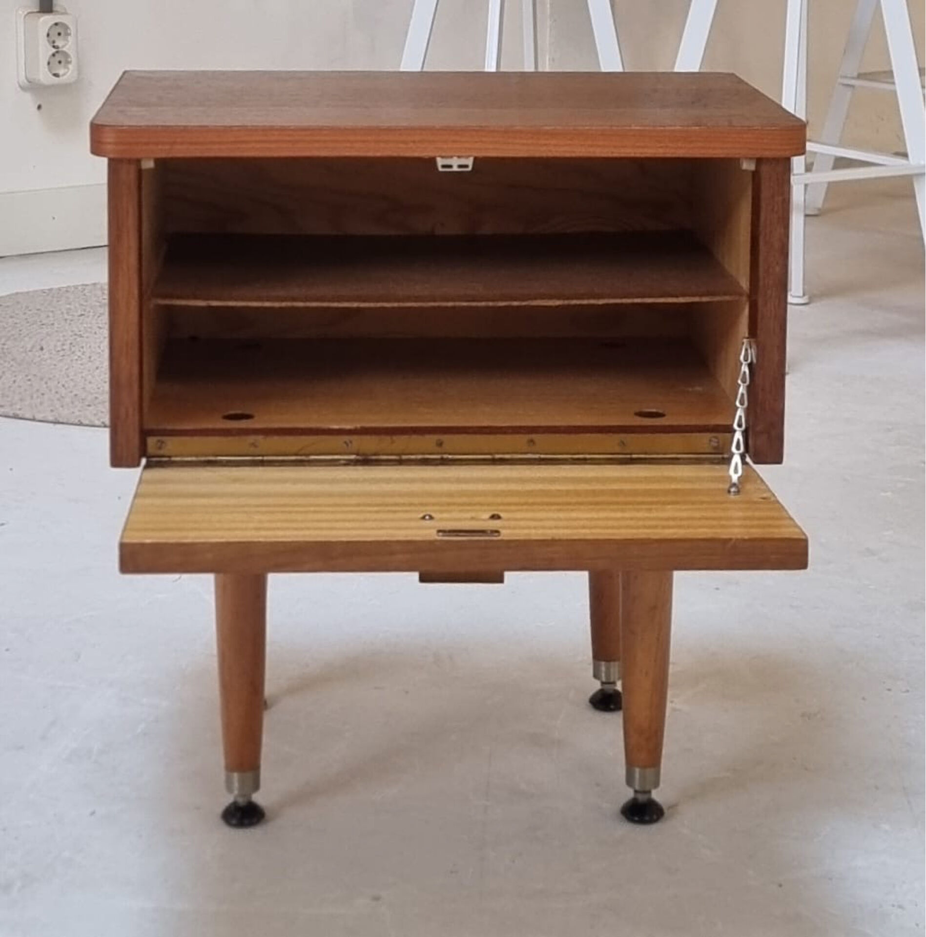 Armoire du milieu du siècle