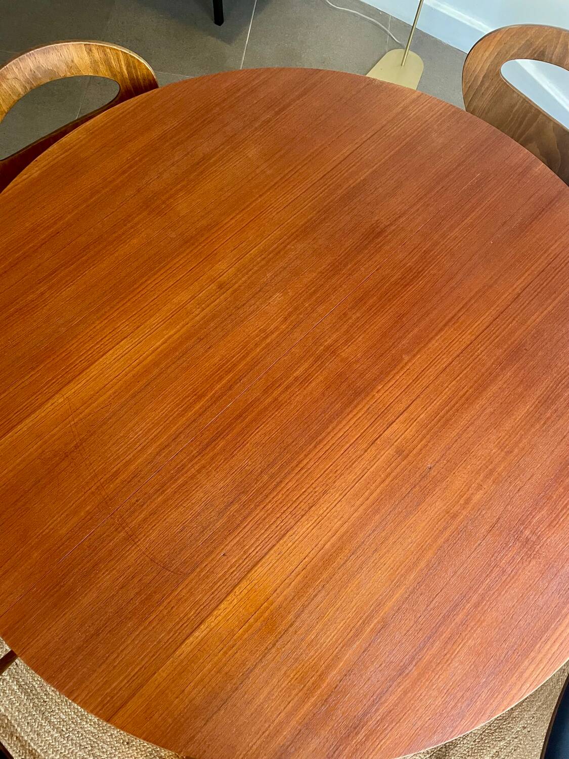 Table ronde en teck années 60
