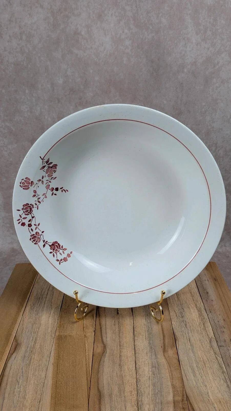 Shallow round plate Saint-Amand model Marcel