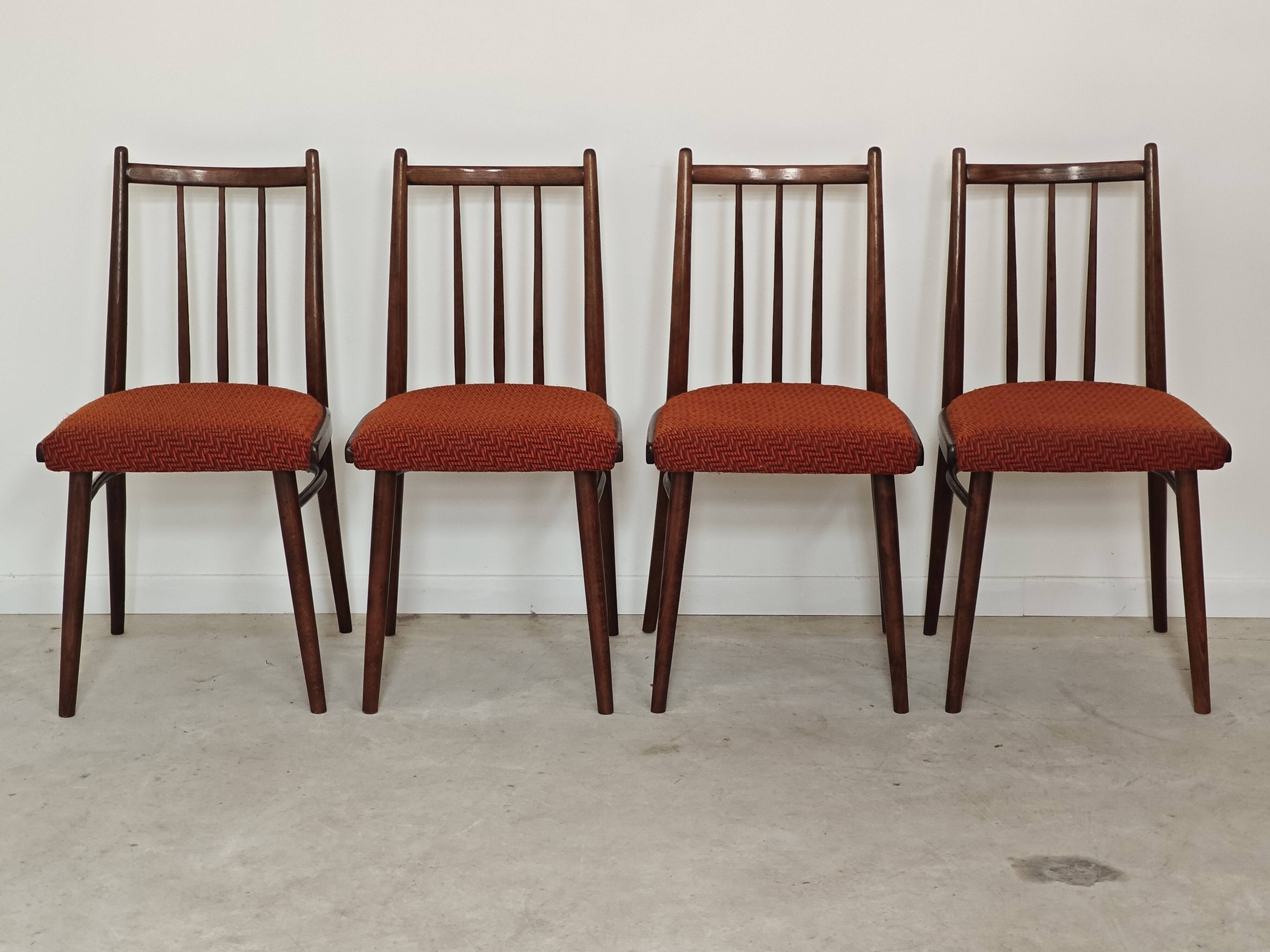 Set of 4 dining chairs TON Bystrice Antonin Suman orange fabric