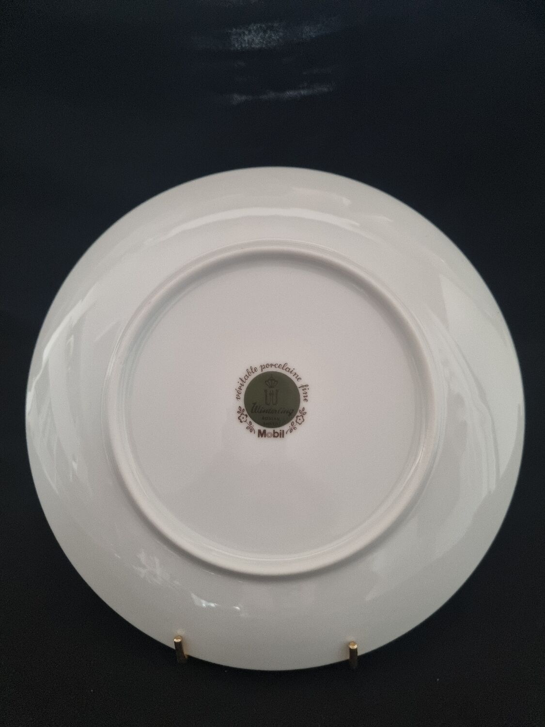 Decorative fine porcelain plate