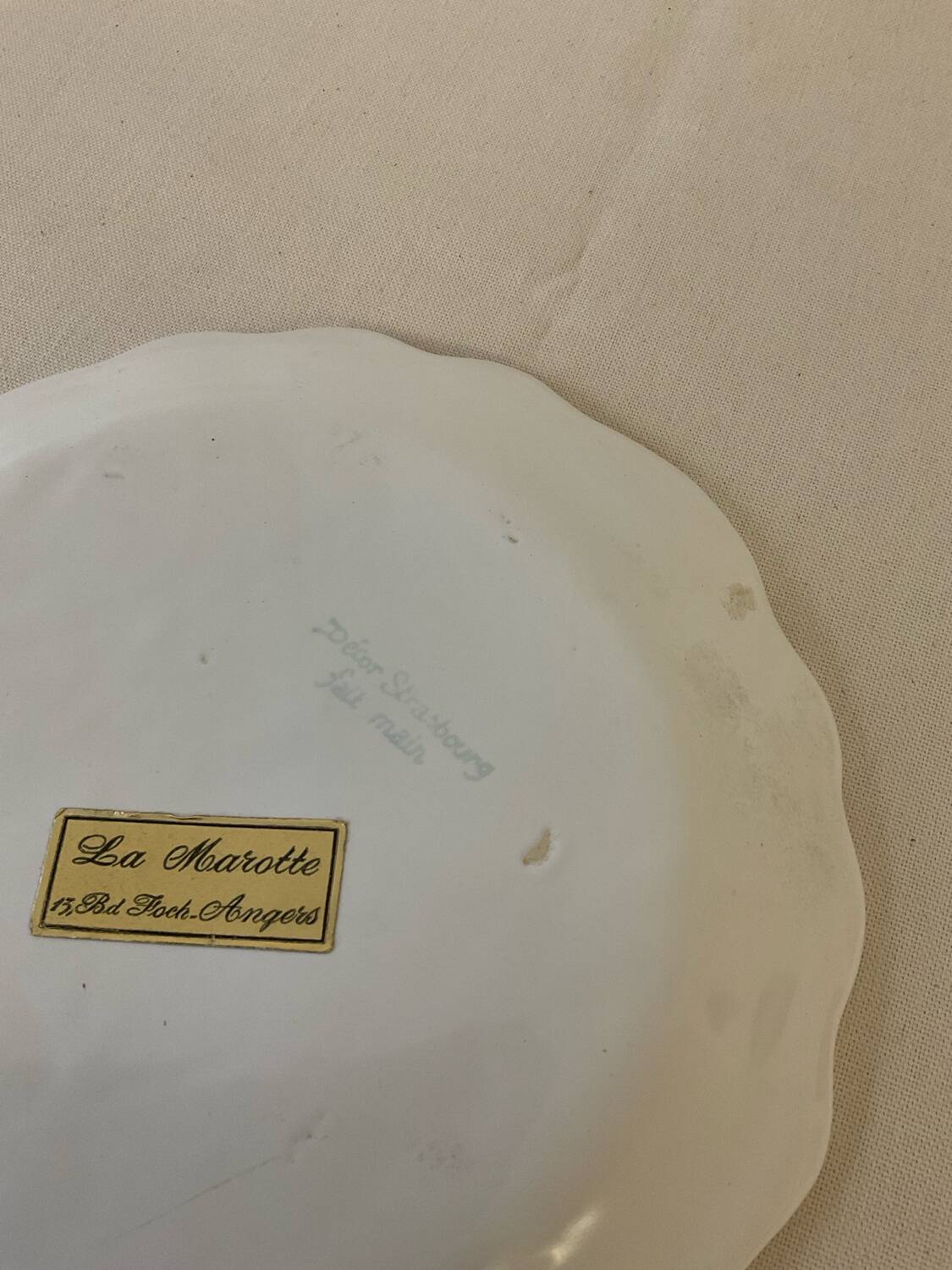 Antique plate in earthenware – handmade Strasbourg decoration – festooned edge