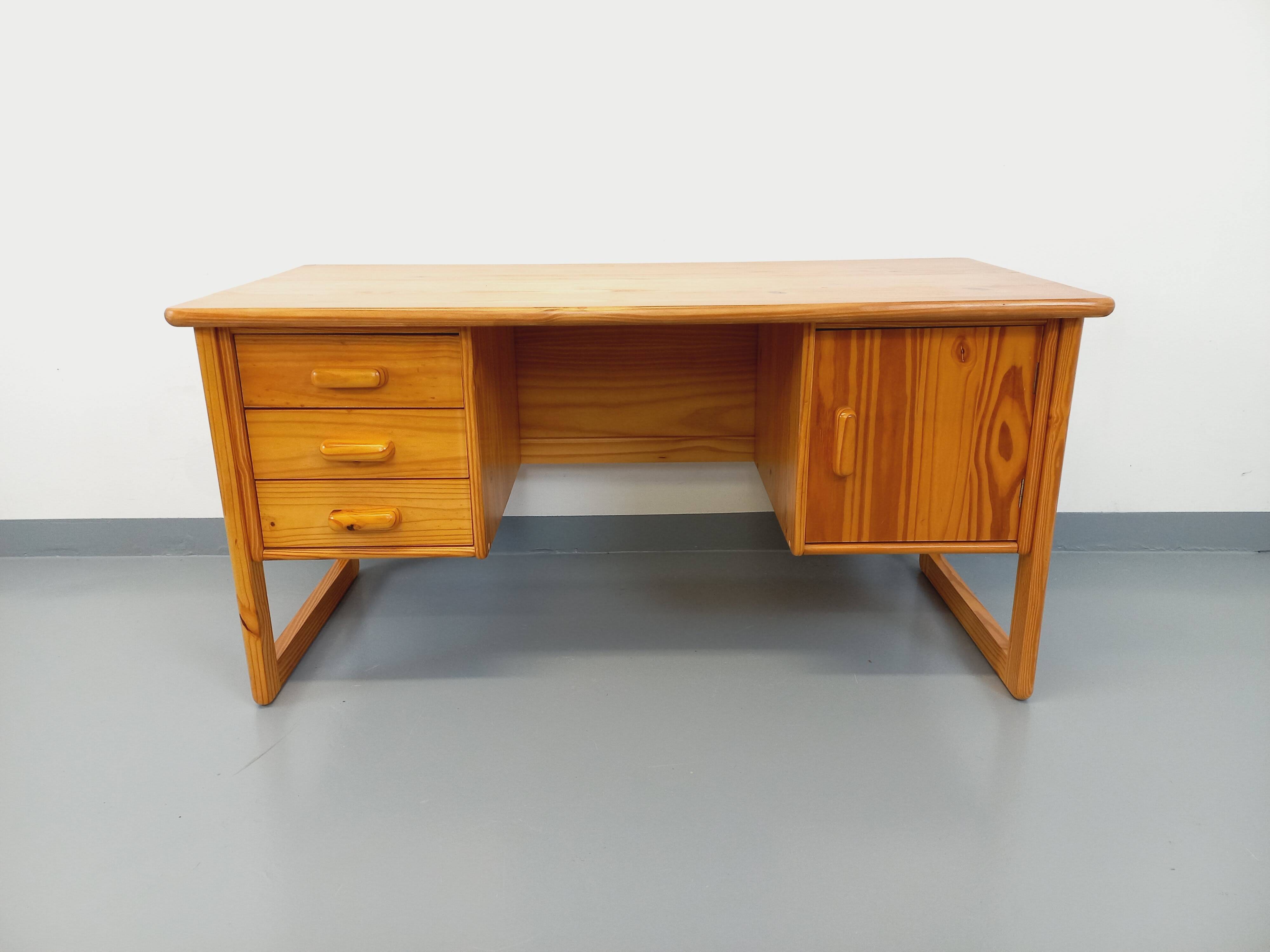 Vintage sled leg pine executive desk from the 60s-70s