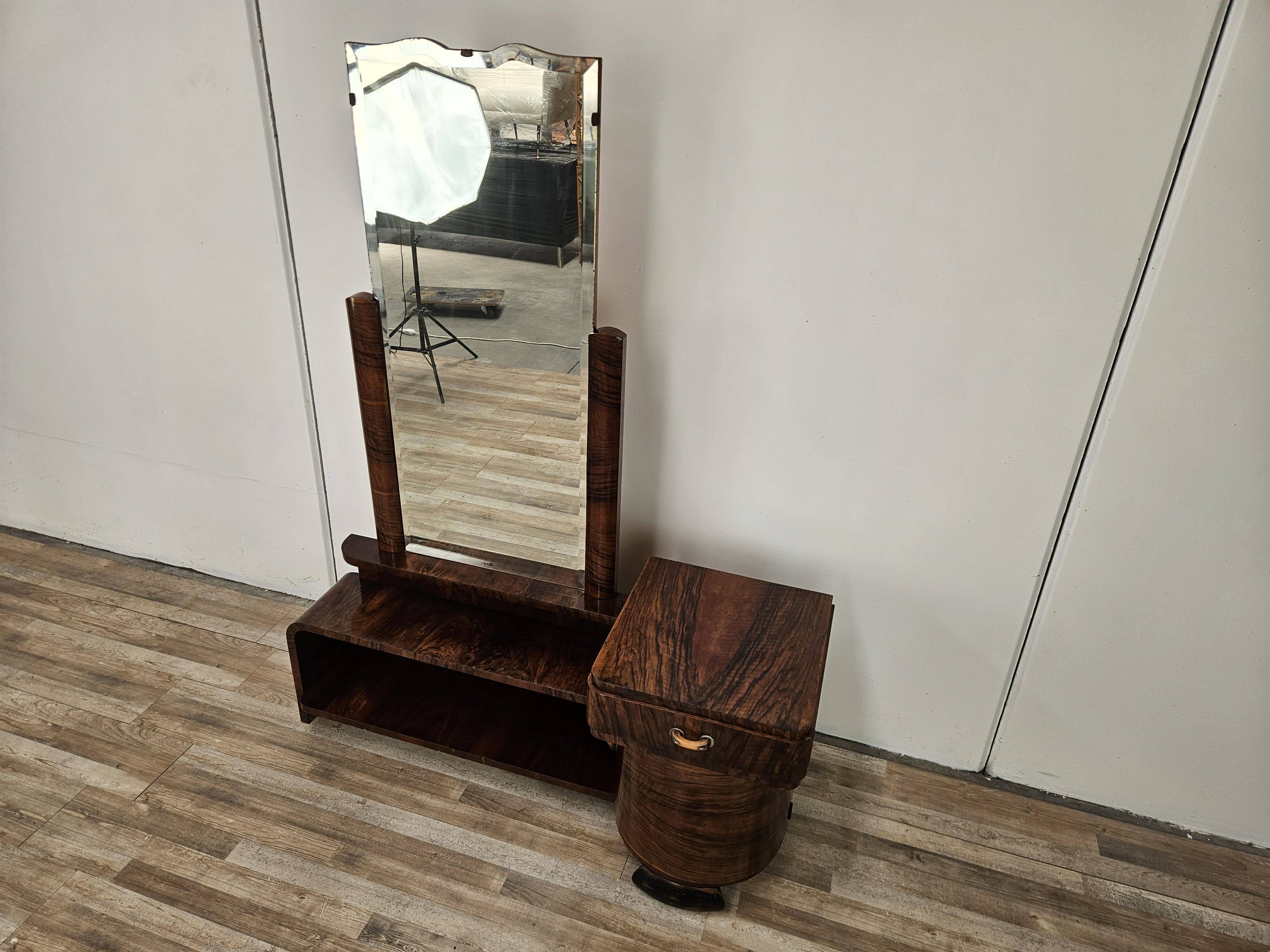 Art Decò dressing table in walnut root with mirror
