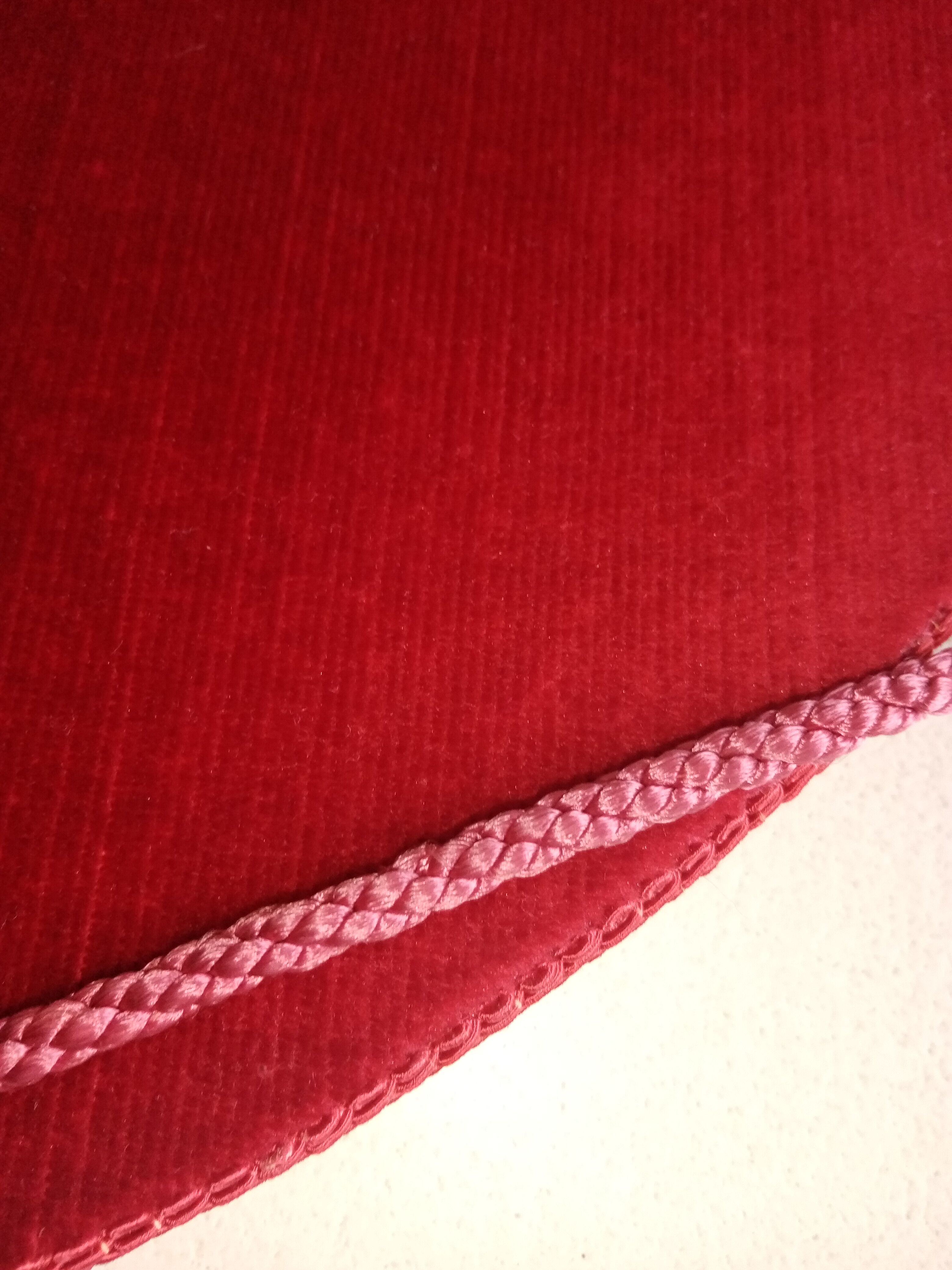 Velvet oval mirror - 59x45cm