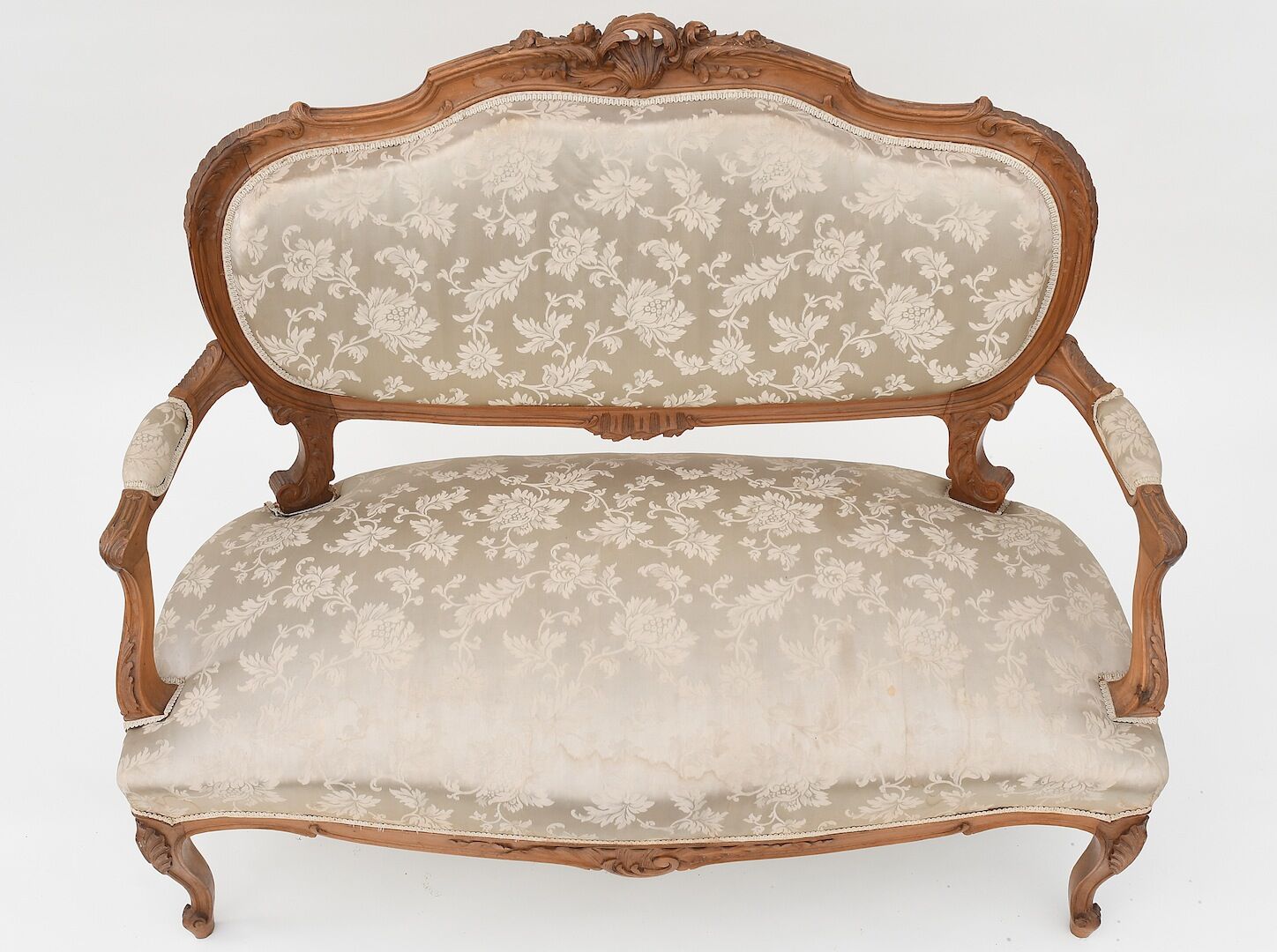 Mobilier de salon de style Louis XV