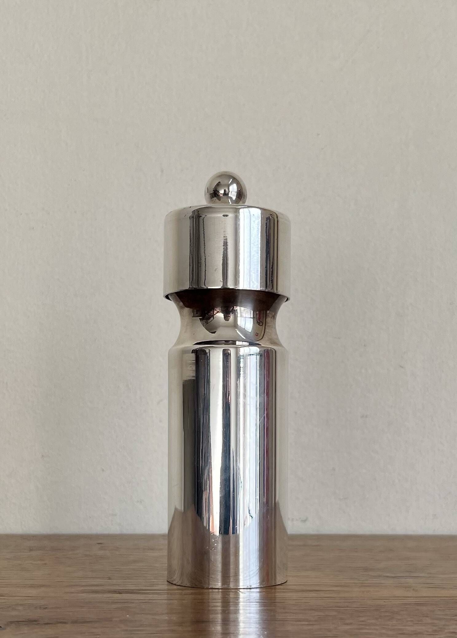 Space Age pepper mill from 1960 in silver-plated metal, 1970.