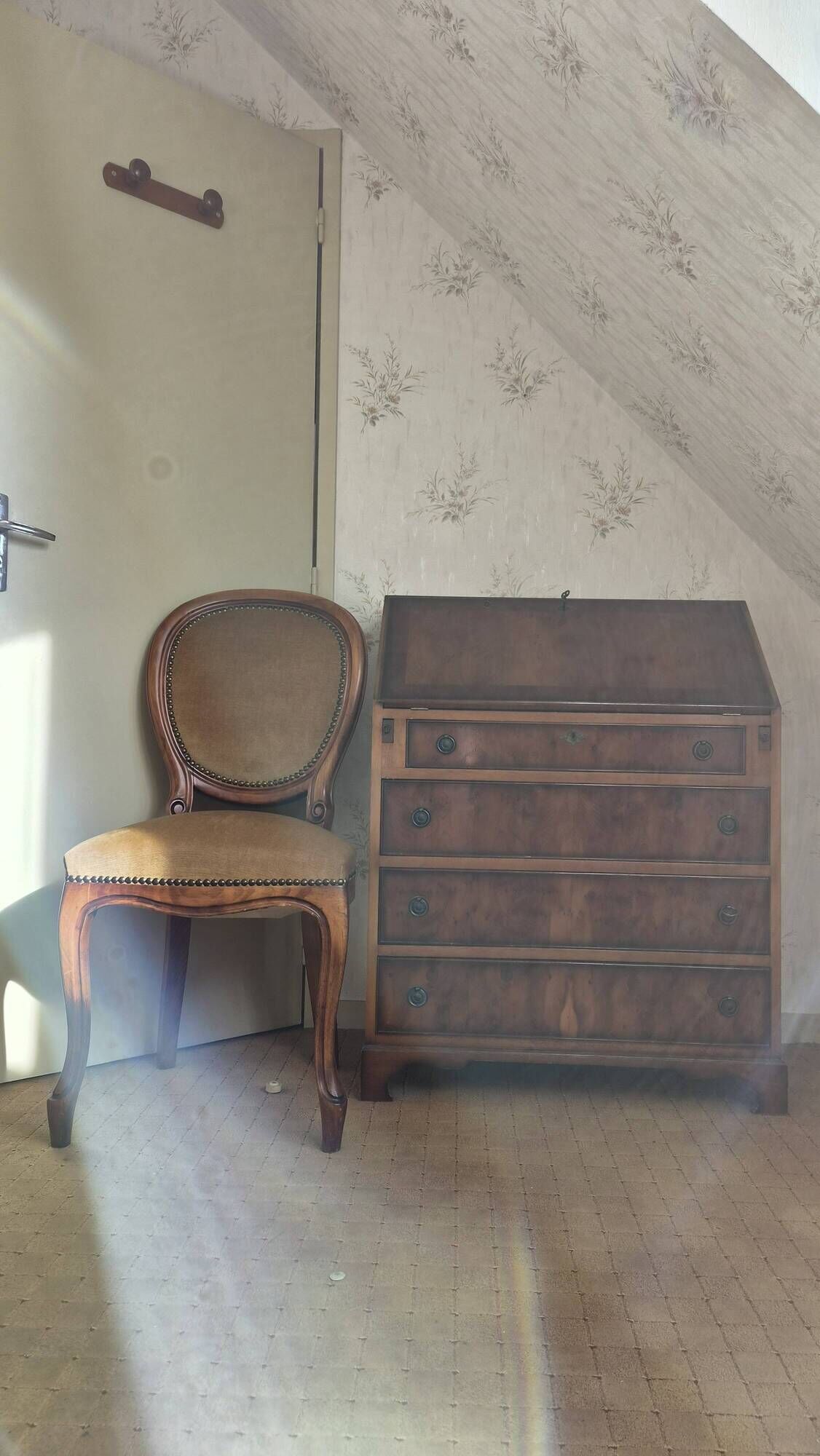Georgian Secretary / Writing Desk in Mahogany and Green-Gold Leather - Very Good Condition