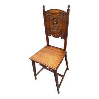 Chaise de salon en noyer sculptée