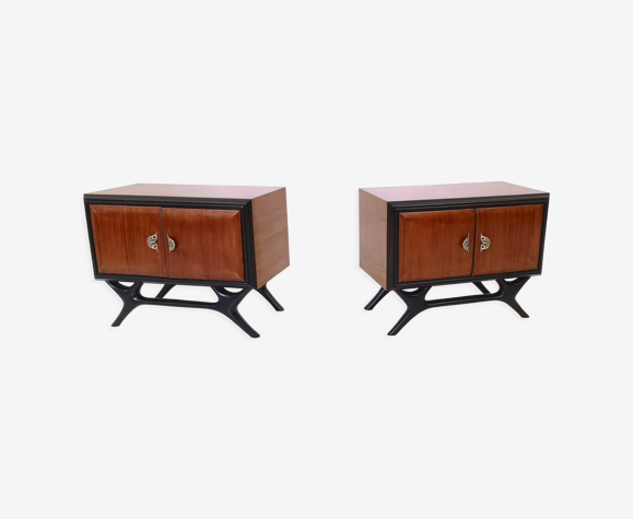 Paire de tables de chevet vintage en noyer et bois ébonisé avec poignées en laiton, Italie