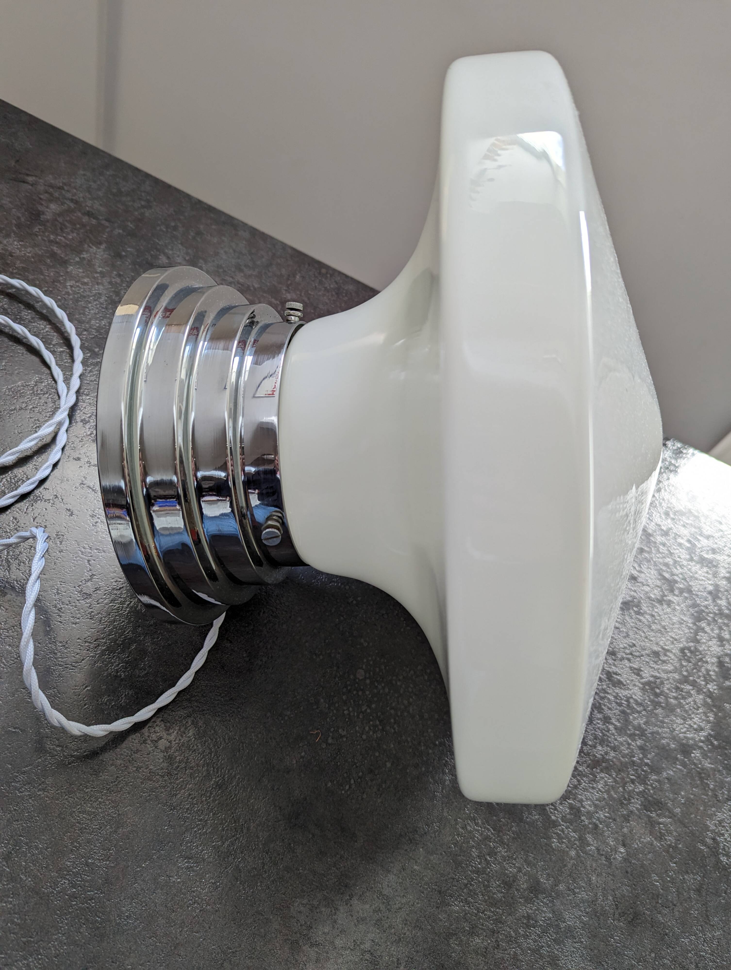 Ancien grand plafonnier skyscraper lampe à poser opaline Bahaus Art déco 1930 Ø 31 cm