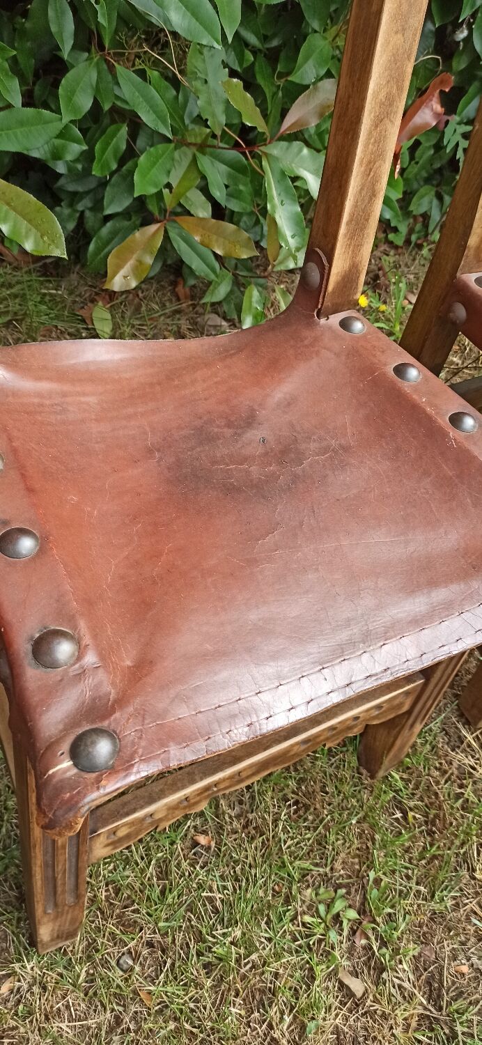 Lot 4 chaises espagnoles en cuir et bois