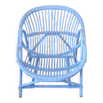 Fauteuil rotin peinture bleue