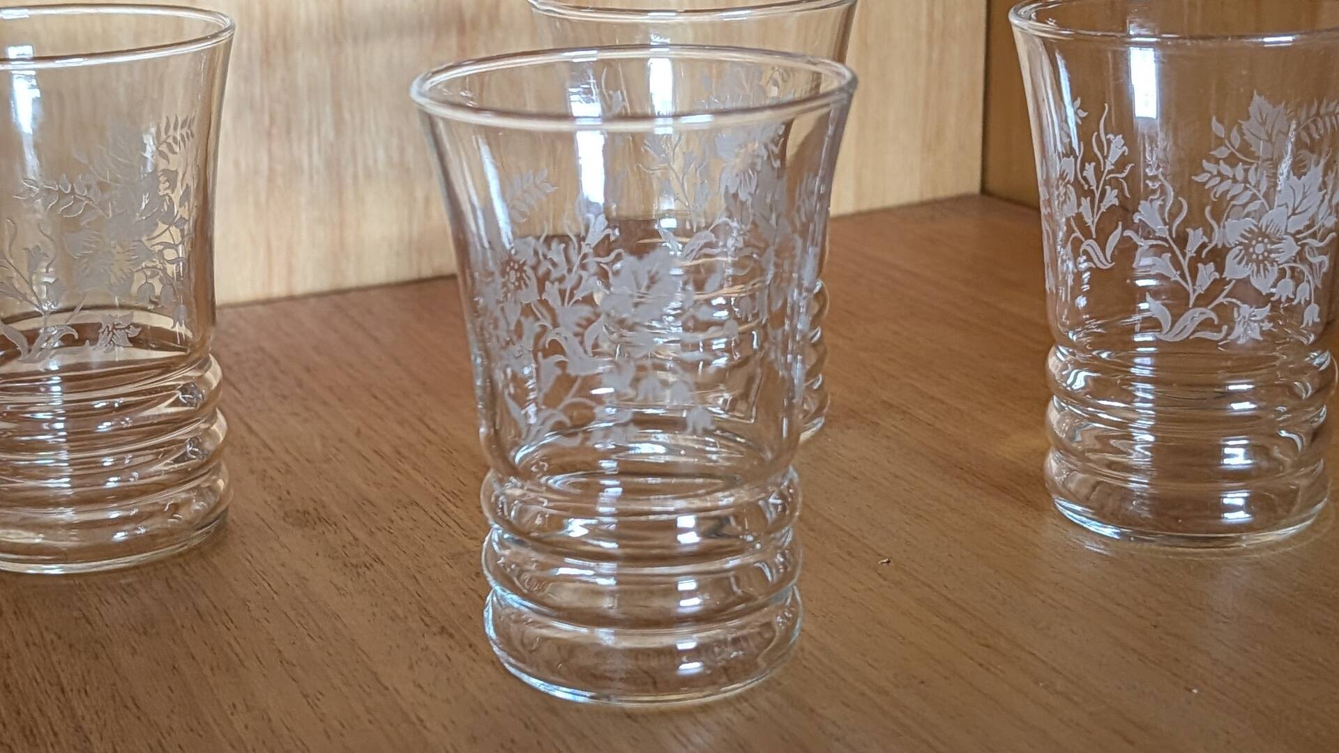 6 verres à eau gravés