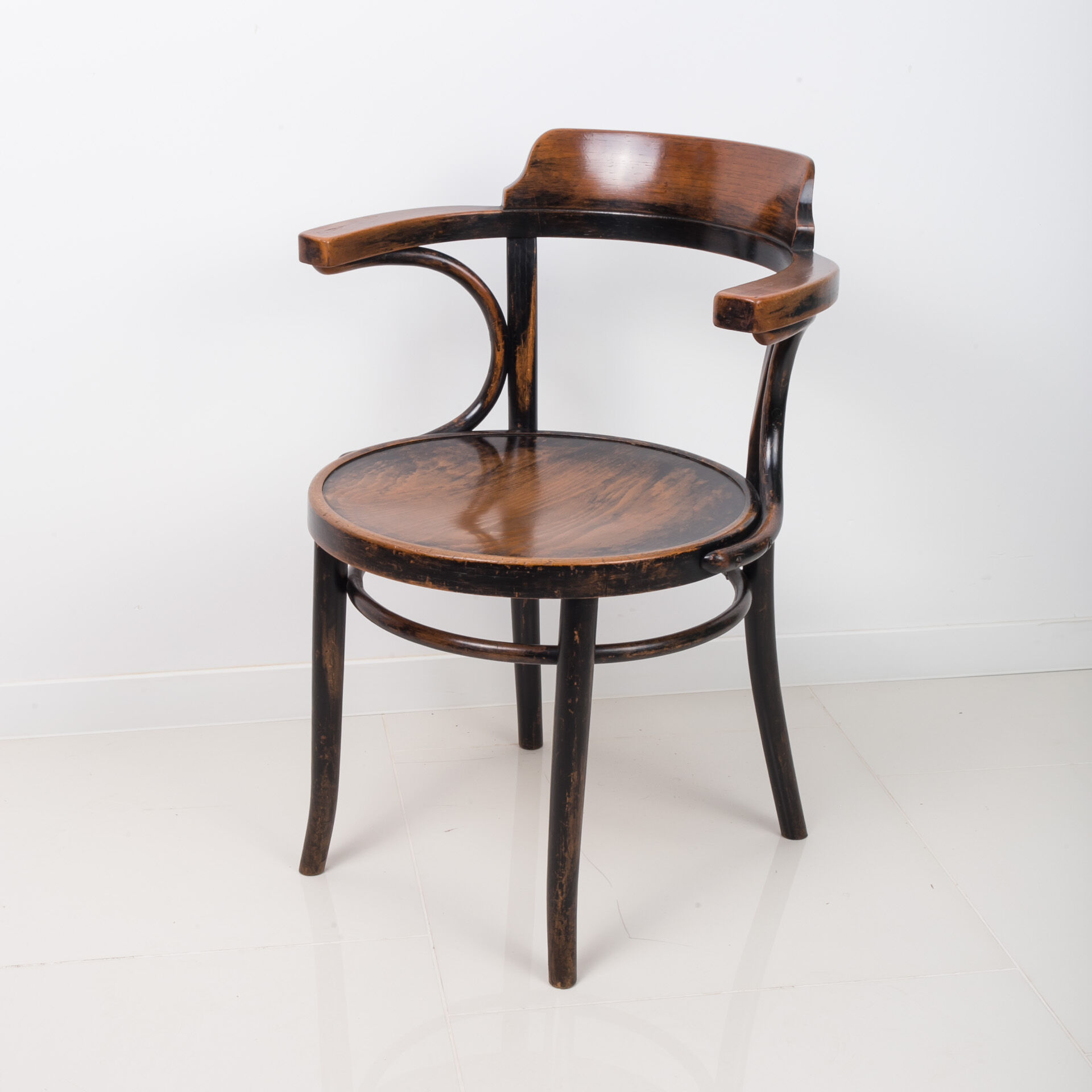 Armchair proj. M. Thonet, 1920