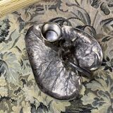 Water lily leaf thumb candle holder