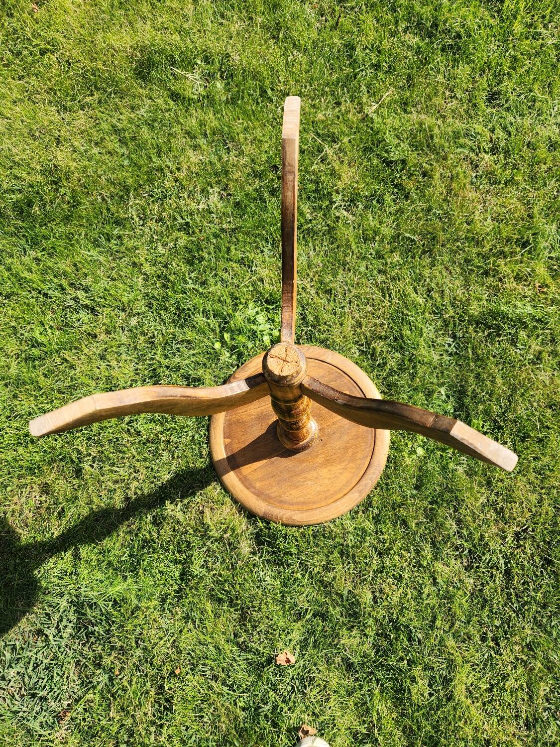 Wooden tripod side table/guéridon