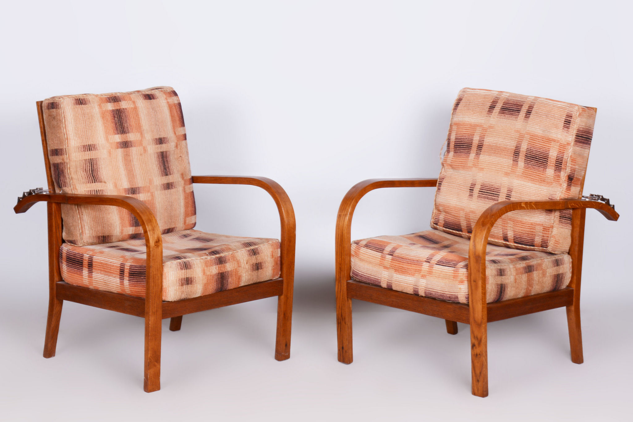 Paire de chaises inclinables ArtDéco restaurée, J. Halabala, chêne, Tchéquie, années 1930