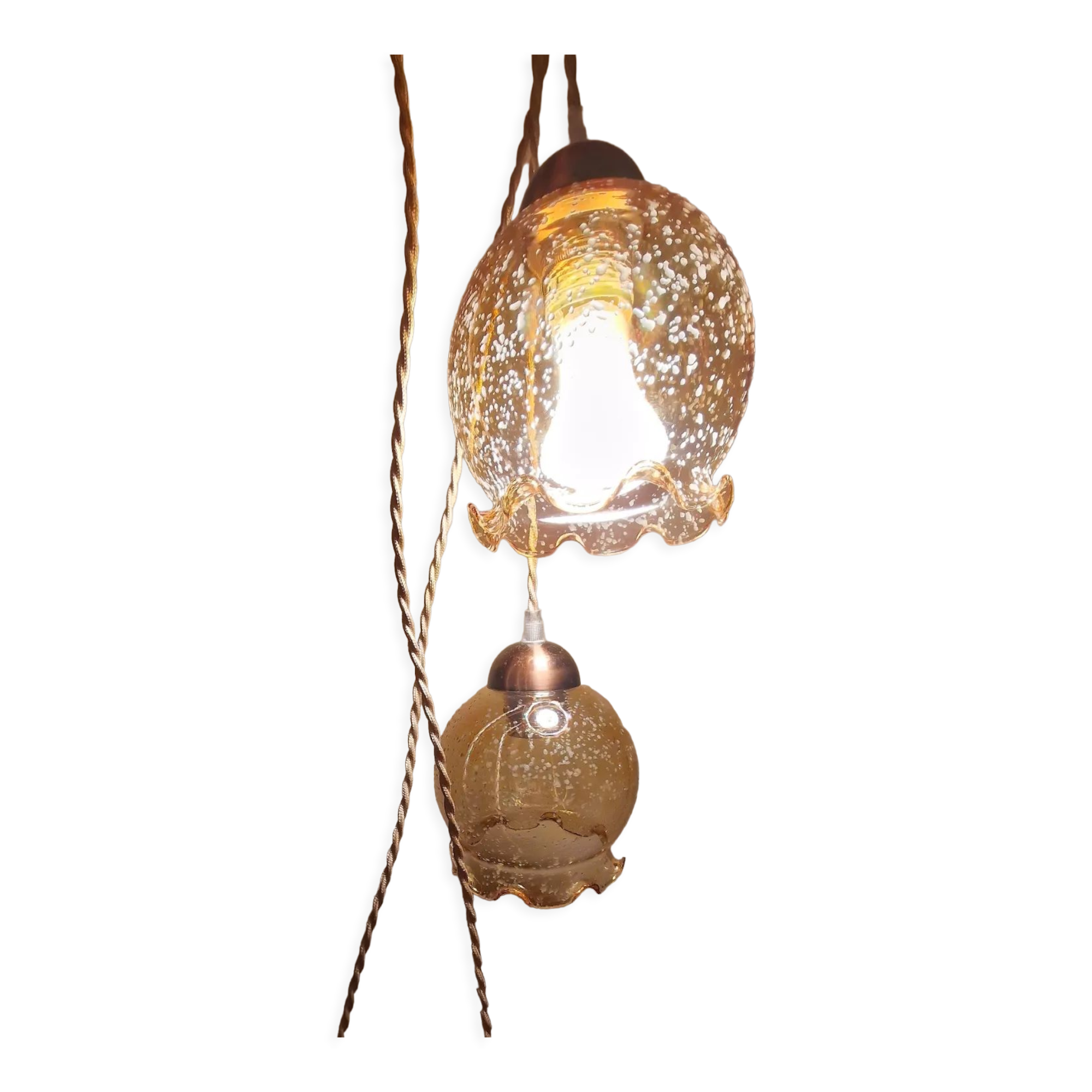 2 iridescent amber luminaires in suspensions