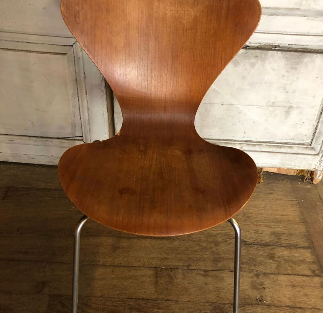 Suite of 7 chairs series 7 or 3107 by Arne Jacobsen ed. Fritz Hansen