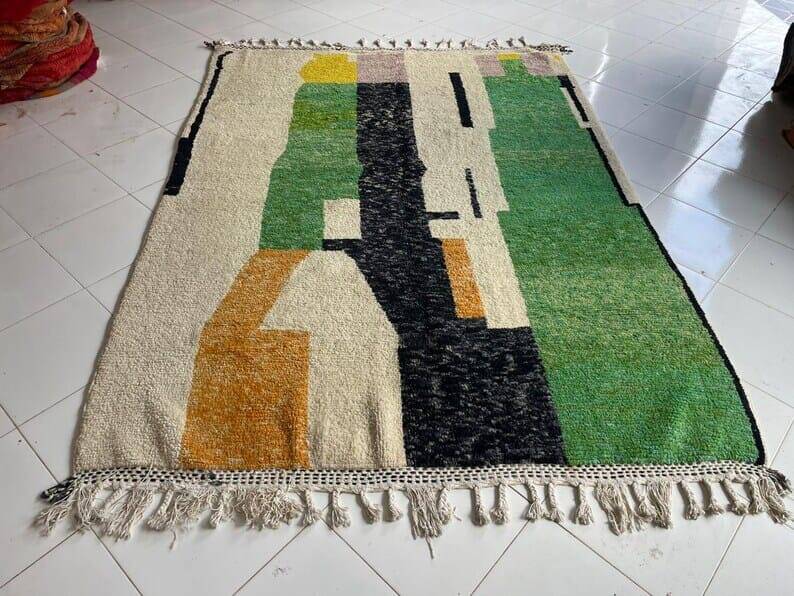 Handmade traditional Moroccan wool rug size 200 x 300 cm.