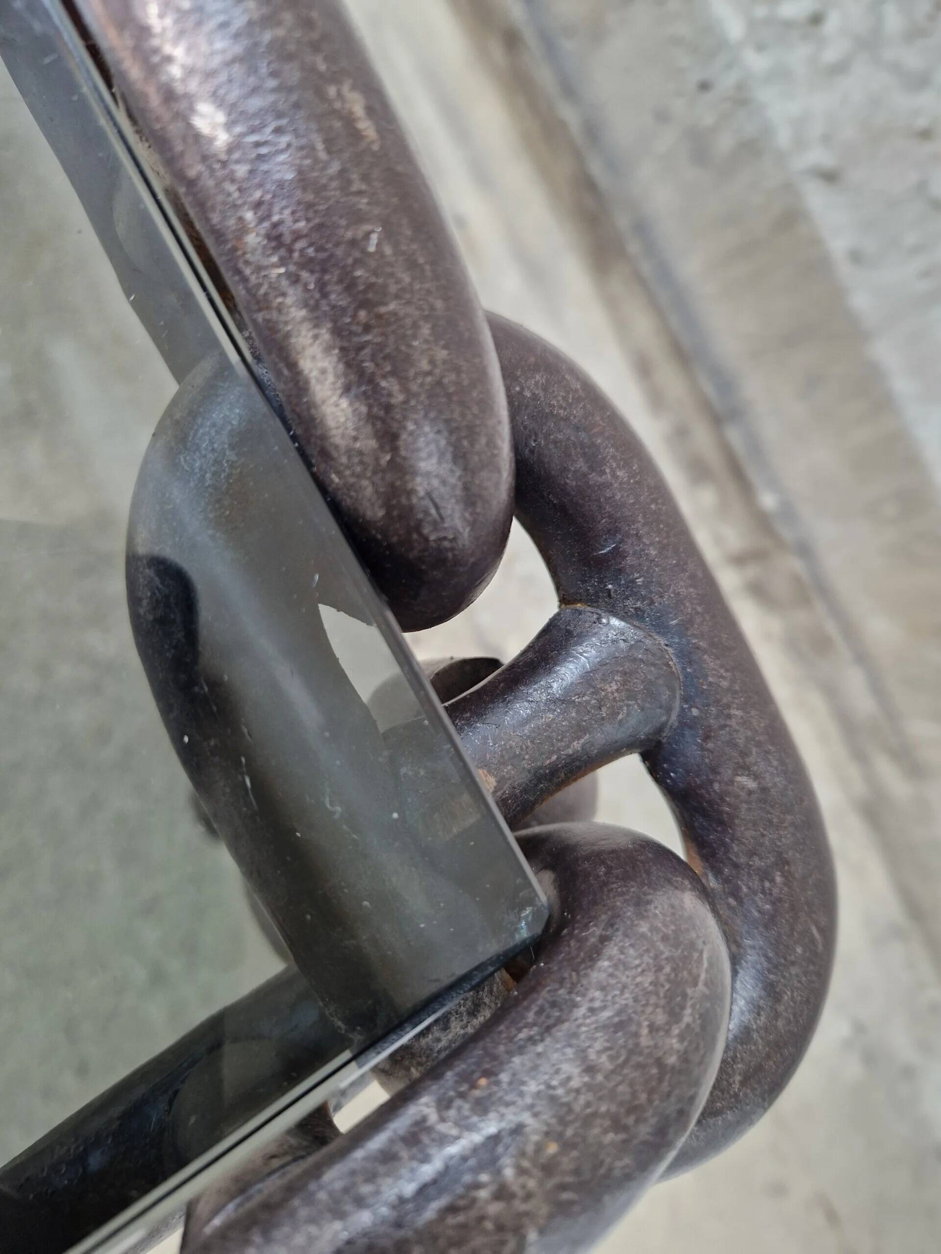 Table à chaînes brutaliste, années 1970