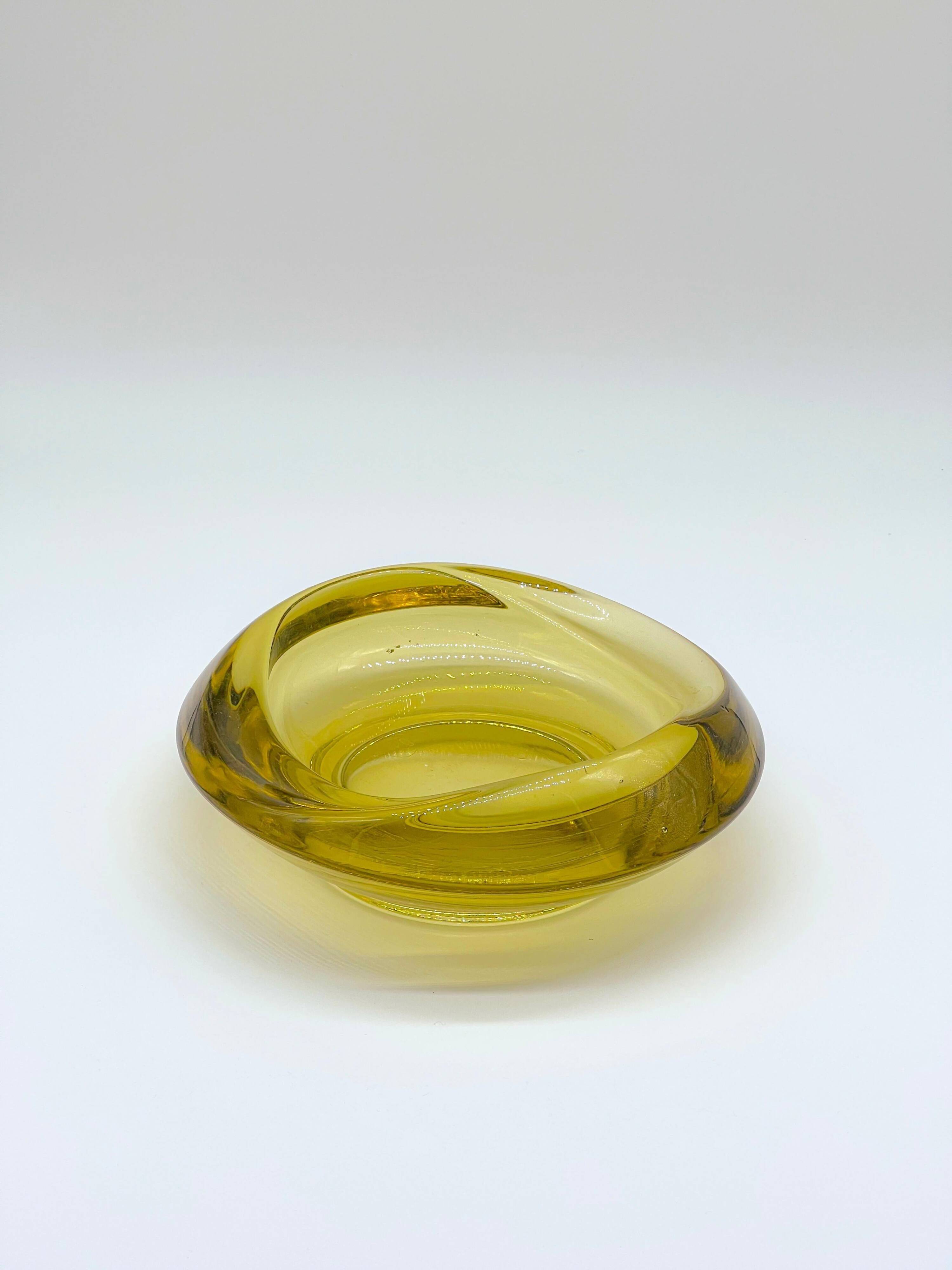 Bright Yellow Murano Sculptural Bowl , perfect to decorate your coffee tables !