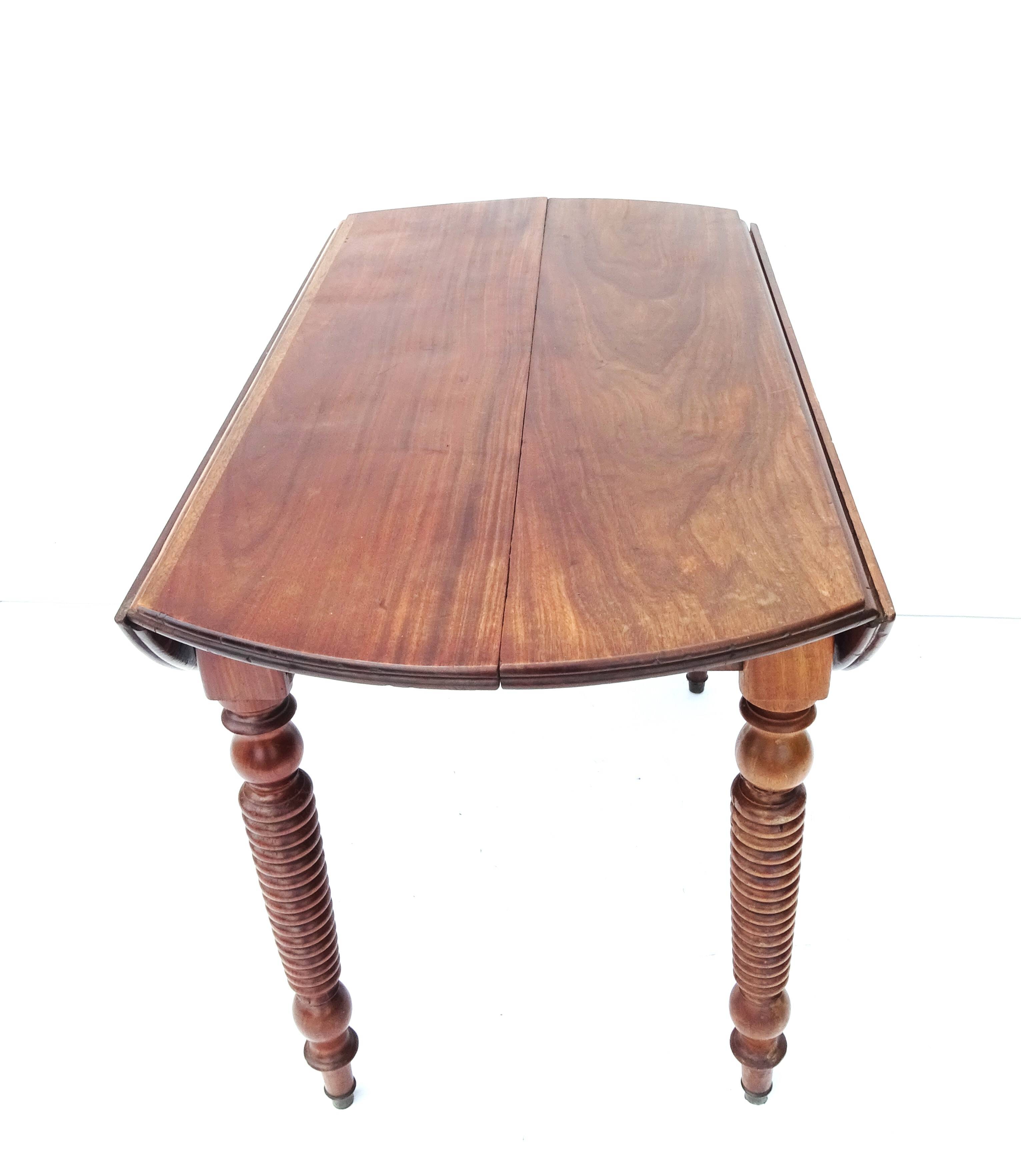 Table ronde à rabat