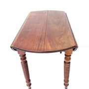 Round flap table