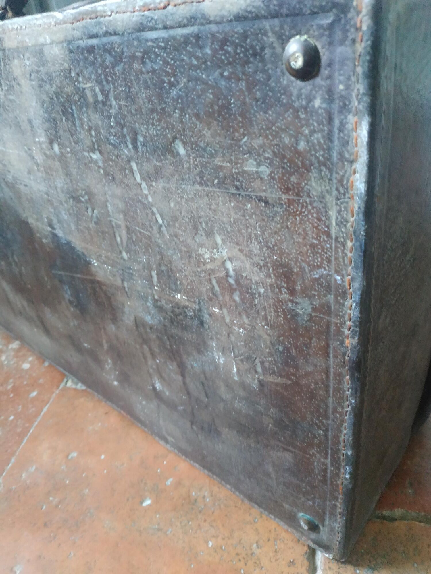 Leather suitcase 1900