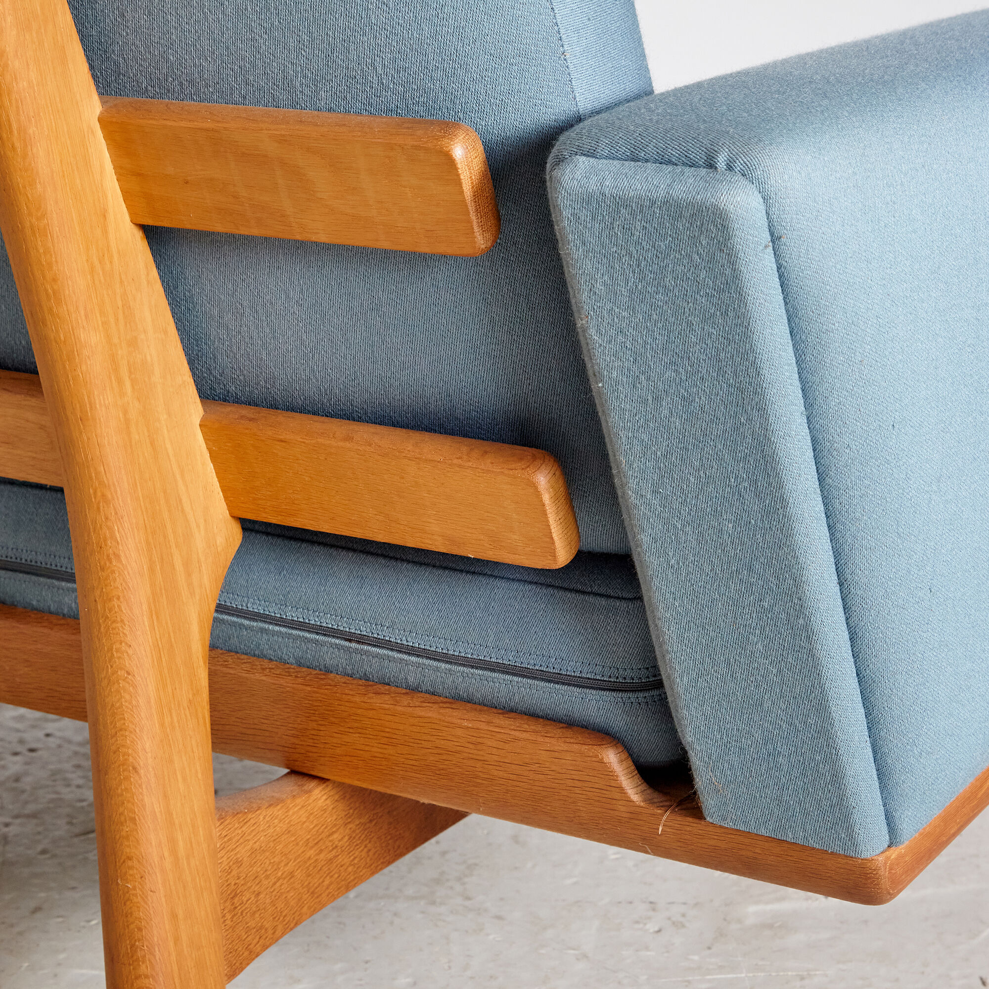 Hans J. Wegner Model GE-236/3 three-seater sofa