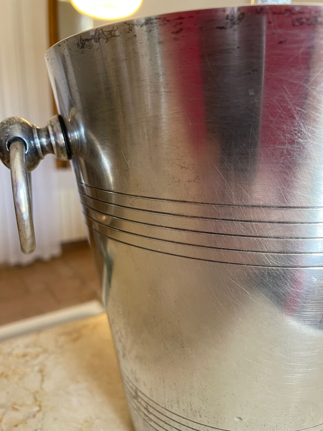 Champagne bucket with its fund