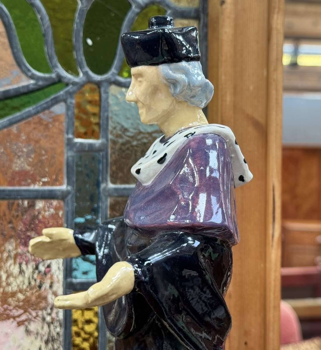 Saint Yves in Quimper faience from the 1930s by Jos Kervella.