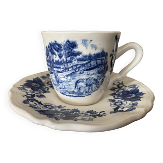 Tasse et soucoupe faïence Sarreguemines D.V. décor champêtre et fleurs bleues